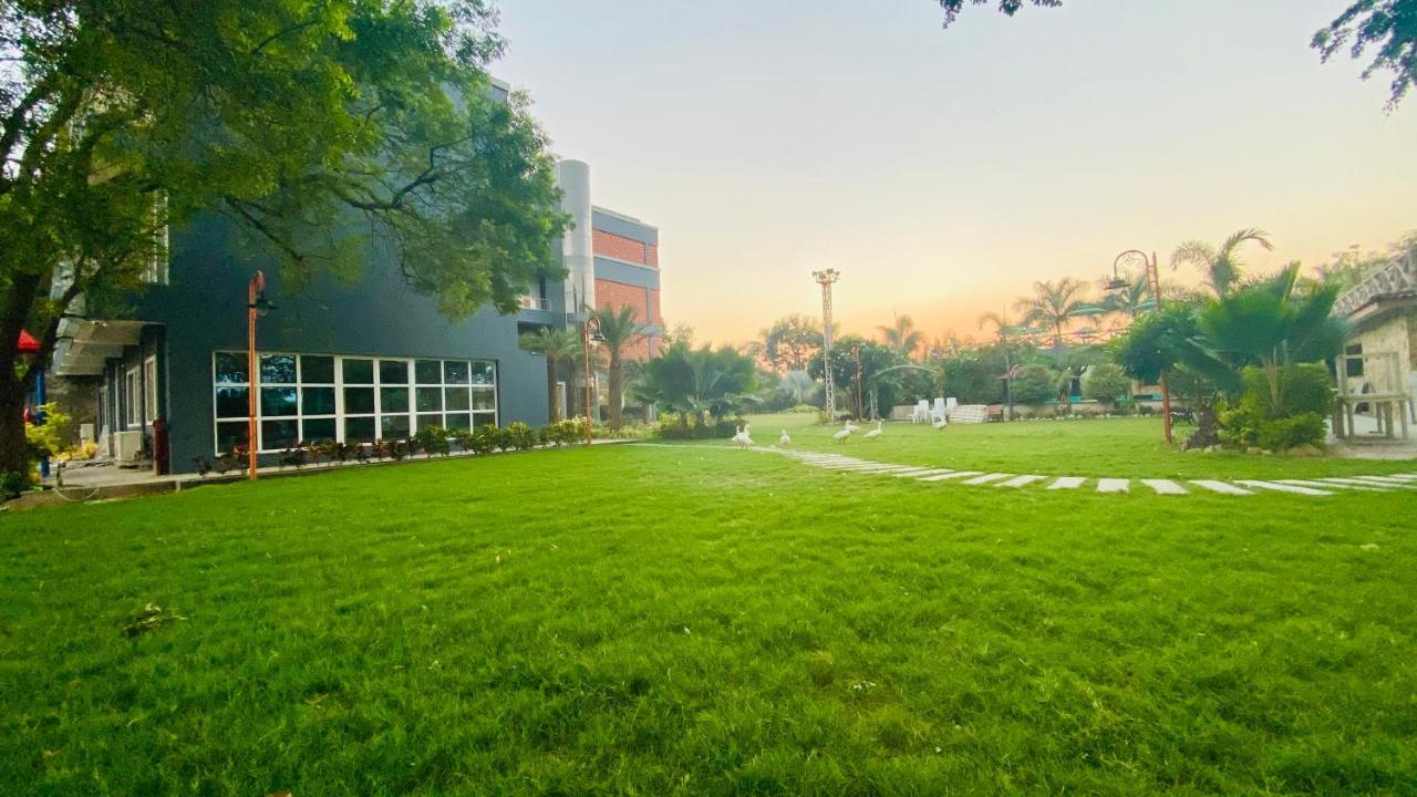 Krishna Riverside Resort Vasad Екстер'єр фото
