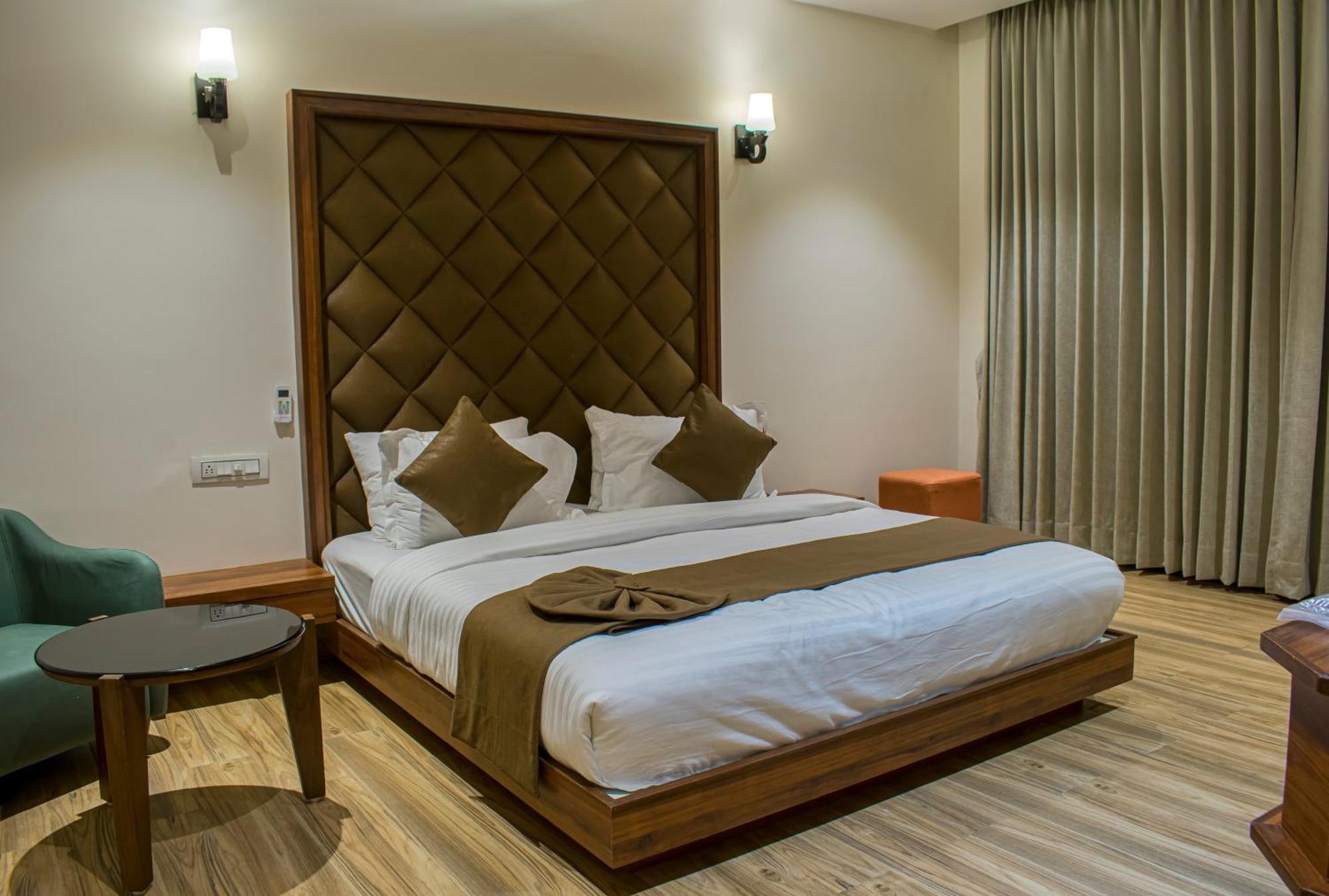Krishna Riverside Resort Vasad Екстер'єр фото