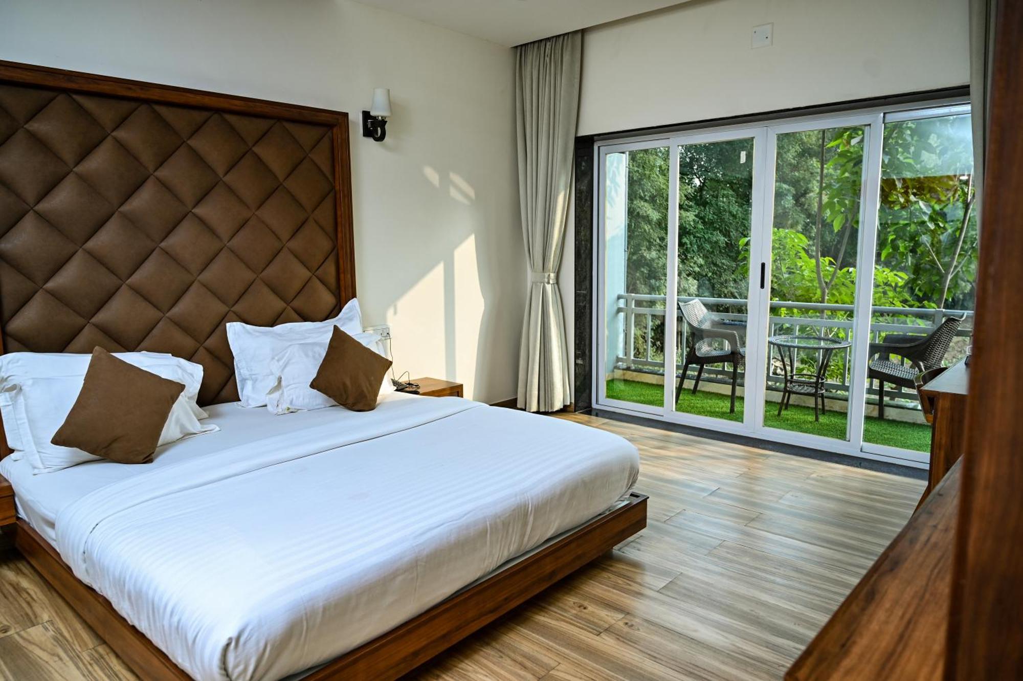 Krishna Riverside Resort Vasad Екстер'єр фото