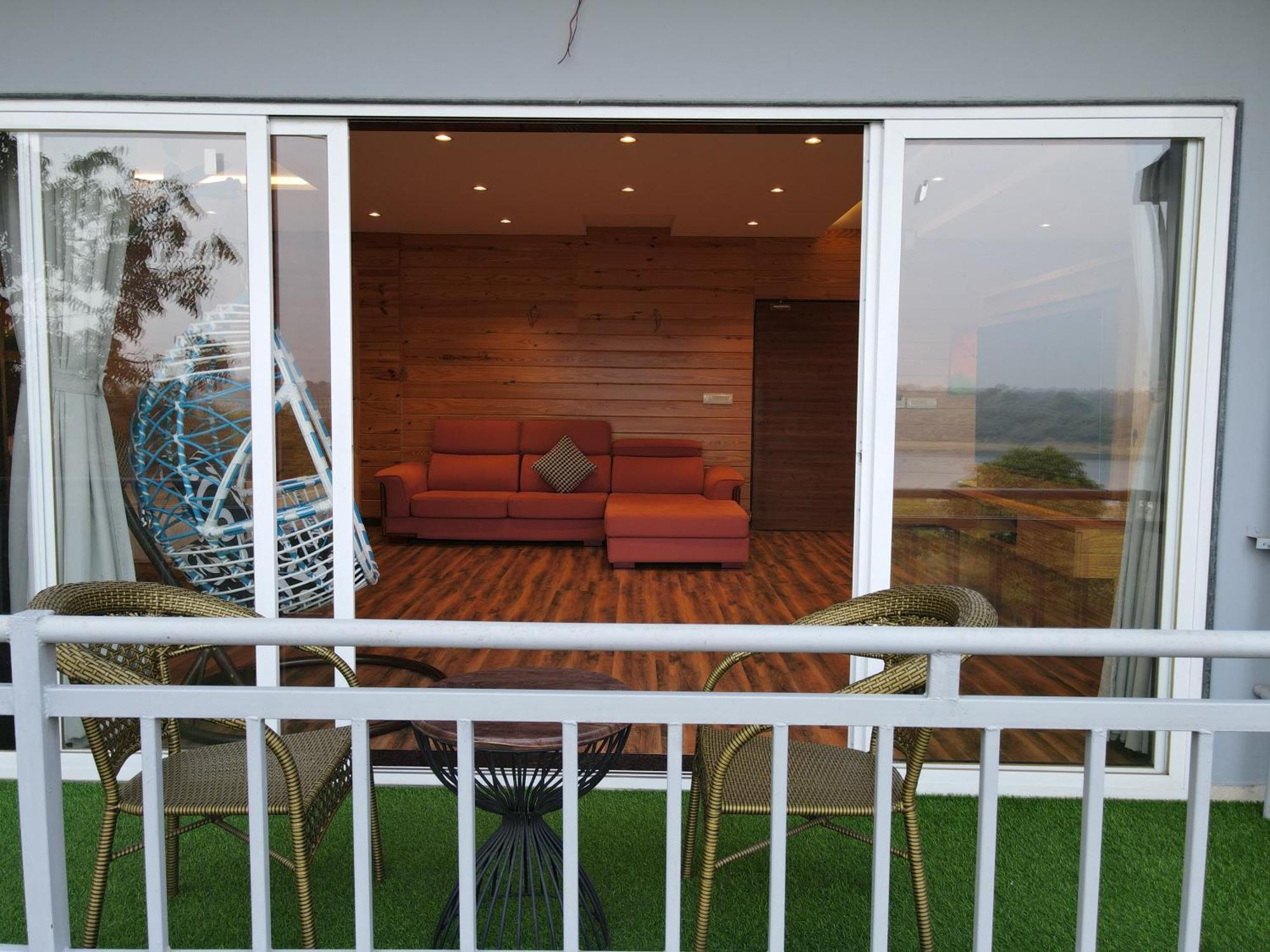Krishna Riverside Resort Vasad Екстер'єр фото